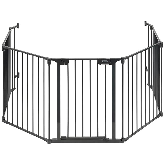 Barrière de cheminée métallique grise à élément porte et quatre panneaux latéraux, trois mètres de long